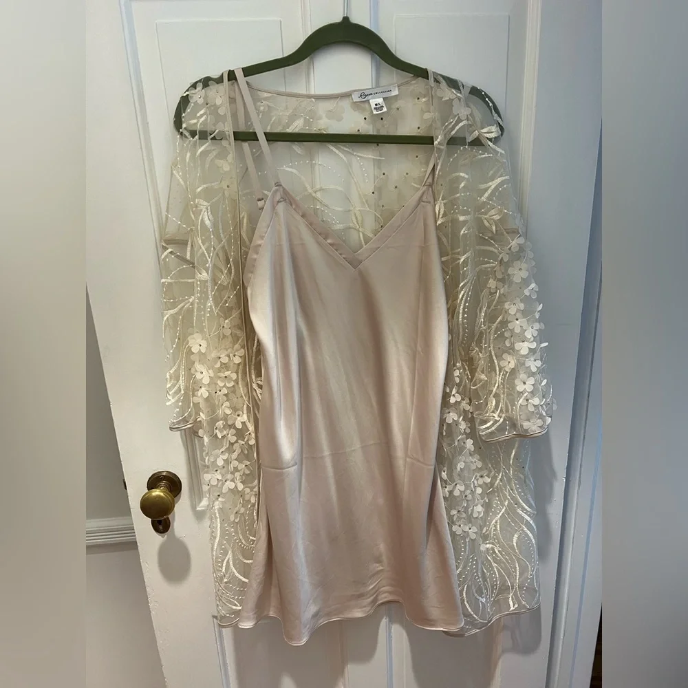 Rya Collection Beautiful Robe and Slip - Picture 3 of 4
